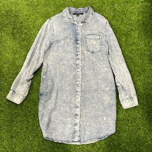 Ladies acid wash chambray button up shirt dress with pockets.